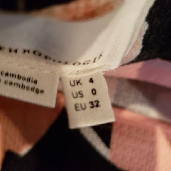 Anthropologie Floral Fitted Shorts Casual Pink Black Short - 0 - Picture 5 of 5